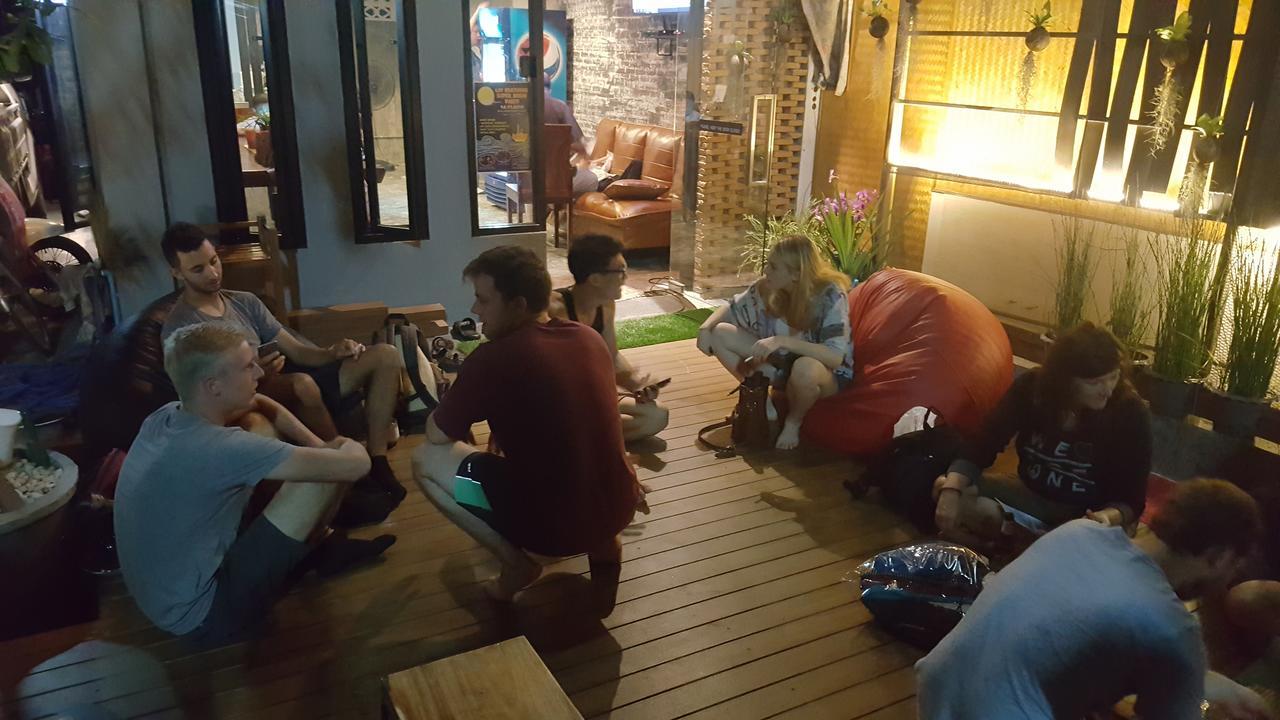 Fundee Hostel チエンマイ エクステリア 写真