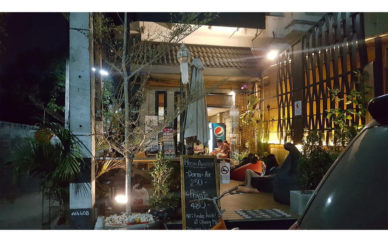 Fundee Hostel チエンマイ エクステリア 写真
