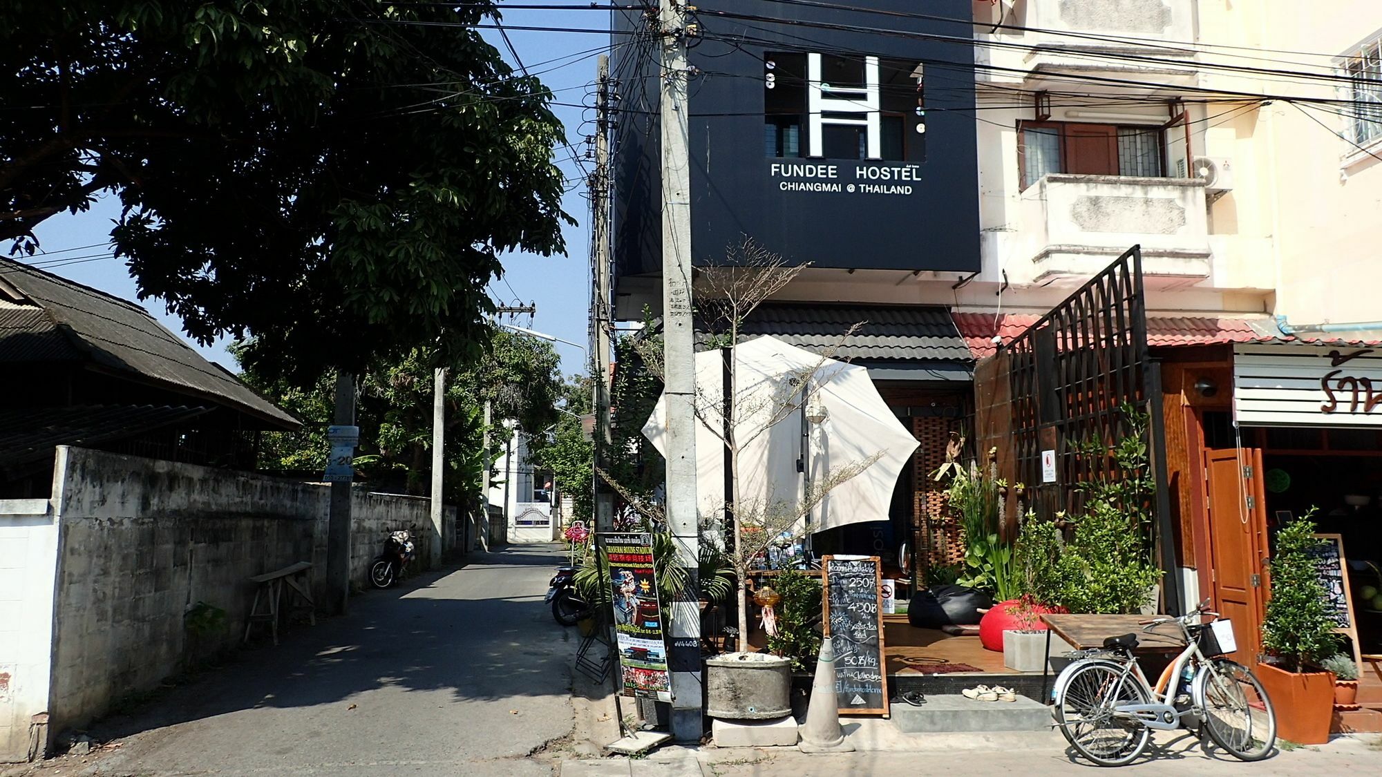 Fundee Hostel チエンマイ エクステリア 写真